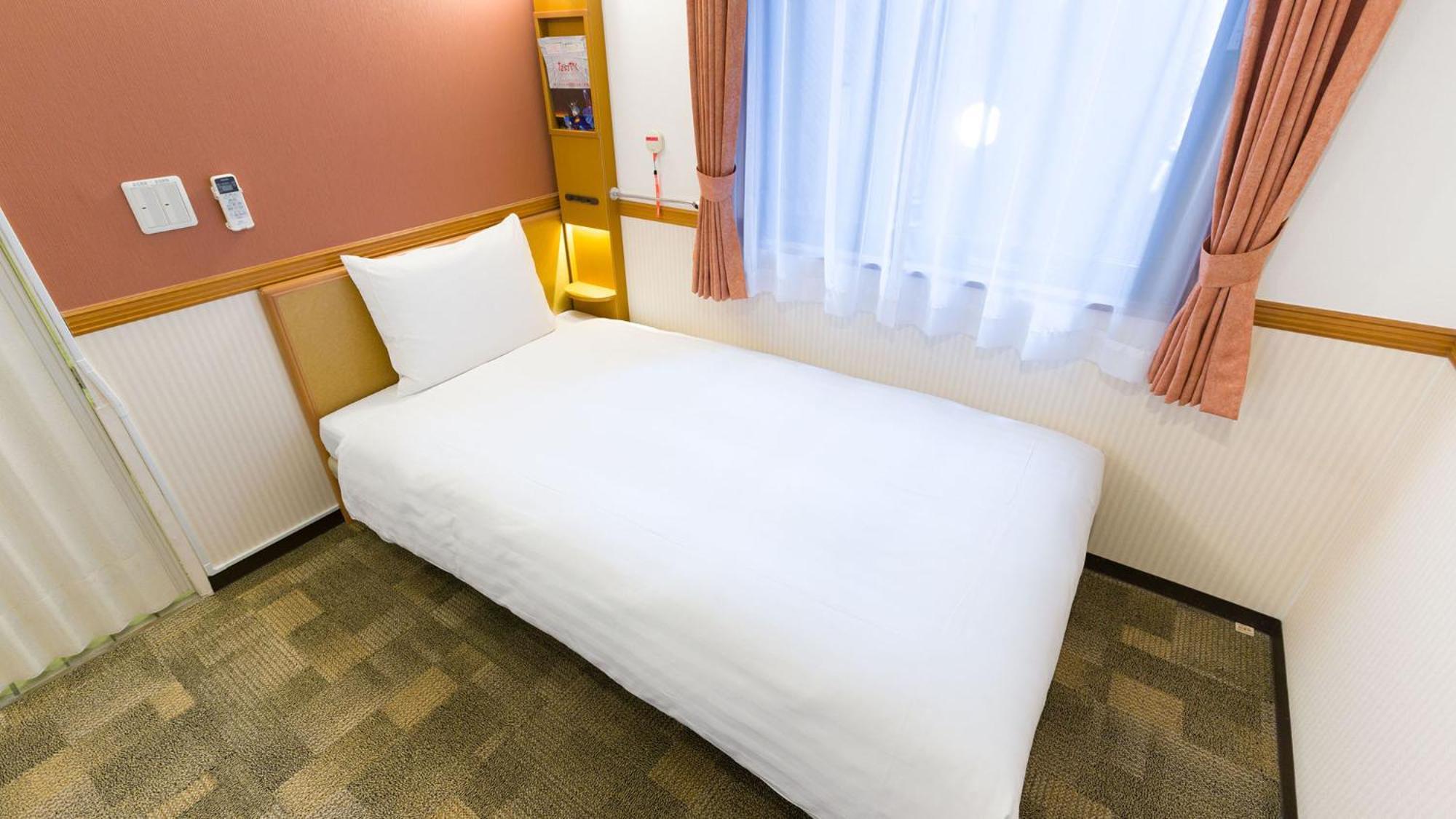 Toyoko Inn Akita-Eki Higashi-Guchi Room photo