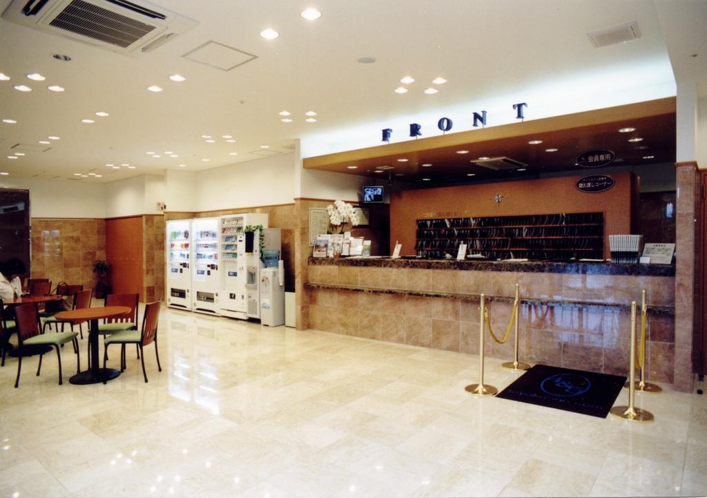 Toyoko Inn Akita-Eki Higashi-Guchi Exterior photo